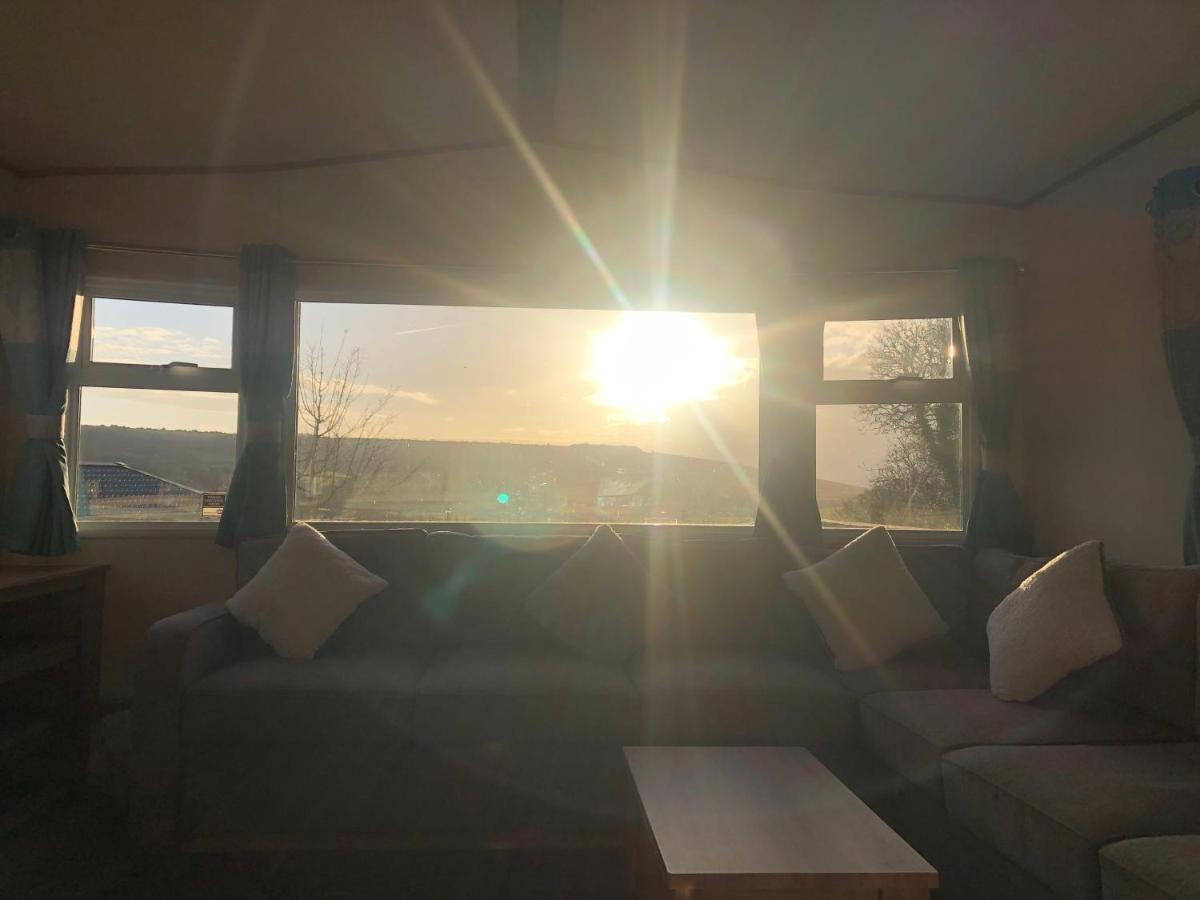 Classy Caravan With Ample Space Бембридж Экстерьер фото