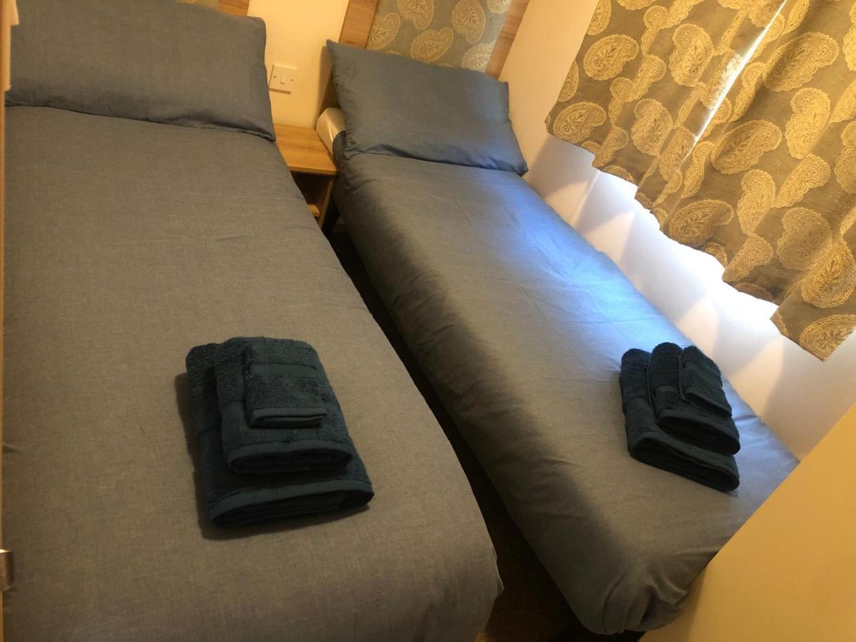 Classy Caravan With Ample Space Бембридж Экстерьер фото